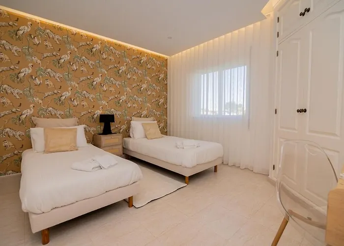 Tropical Oasis Park Villa Portimão