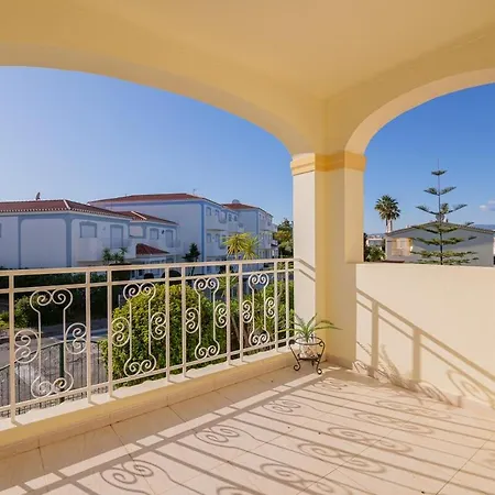 Tropical Oasis Park * Portimão